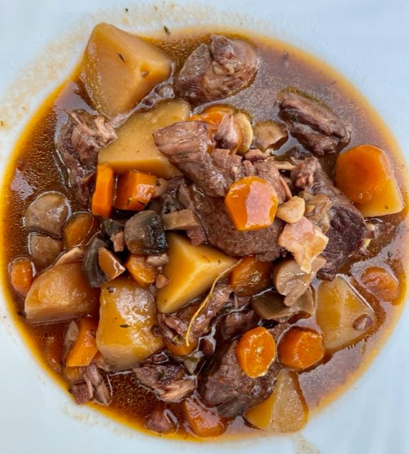Bœuf Bourguignon - Rindfleisch in Rotweinsoße aus dem Slow Cooker Bœuf Bourguignon - Rindfleisch in Rotweinsoße aus dem Slow Cooker